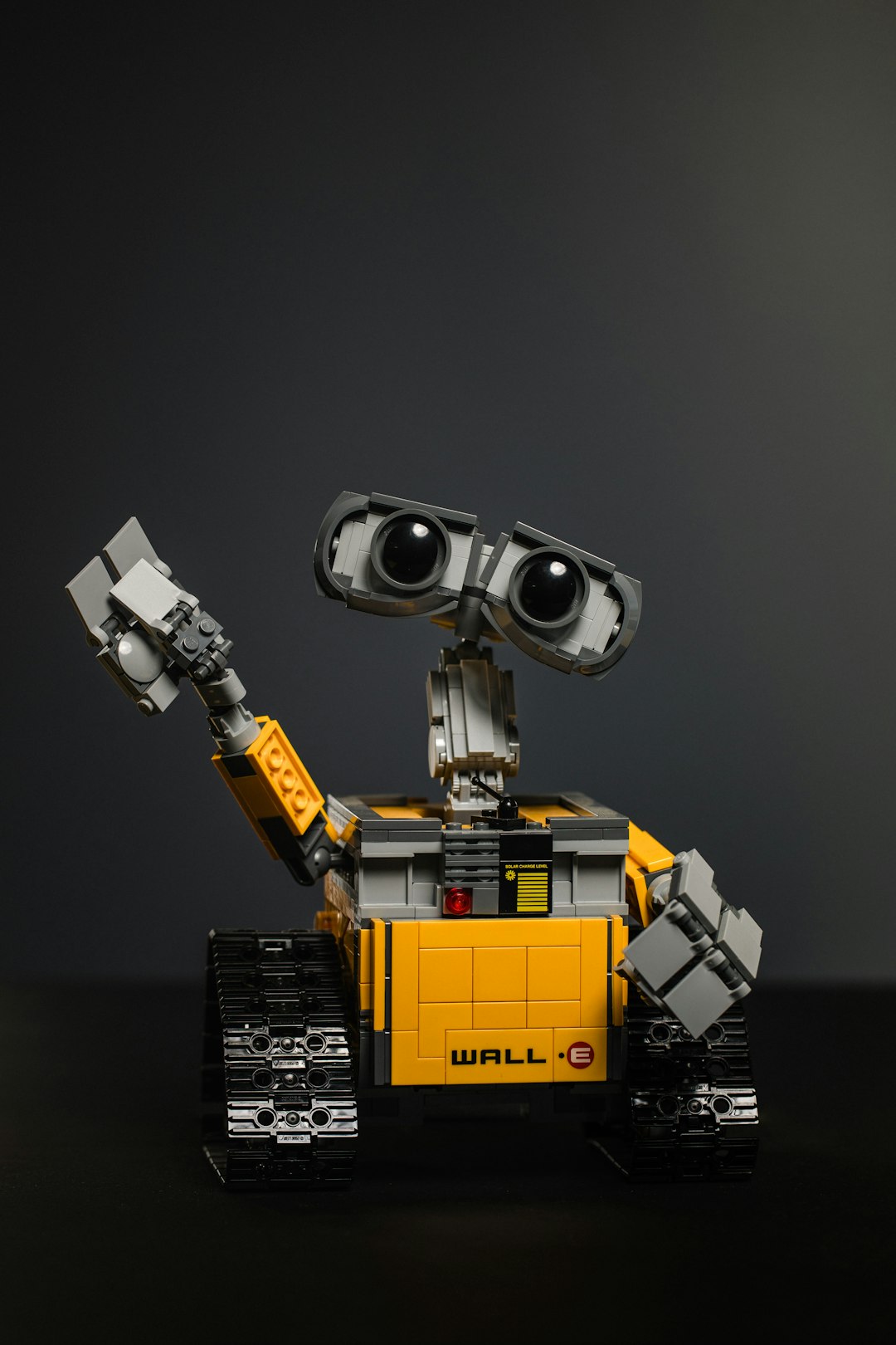 yellow-and-black-robot-toy-81ros-jyoj8